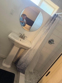 King size bed bathroom