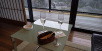 飲んじゃったあとですが、ウエルカムドリンクのシャンパンとさつまいものおつまみ(スイーツ)、節分なのでお豆もありました。