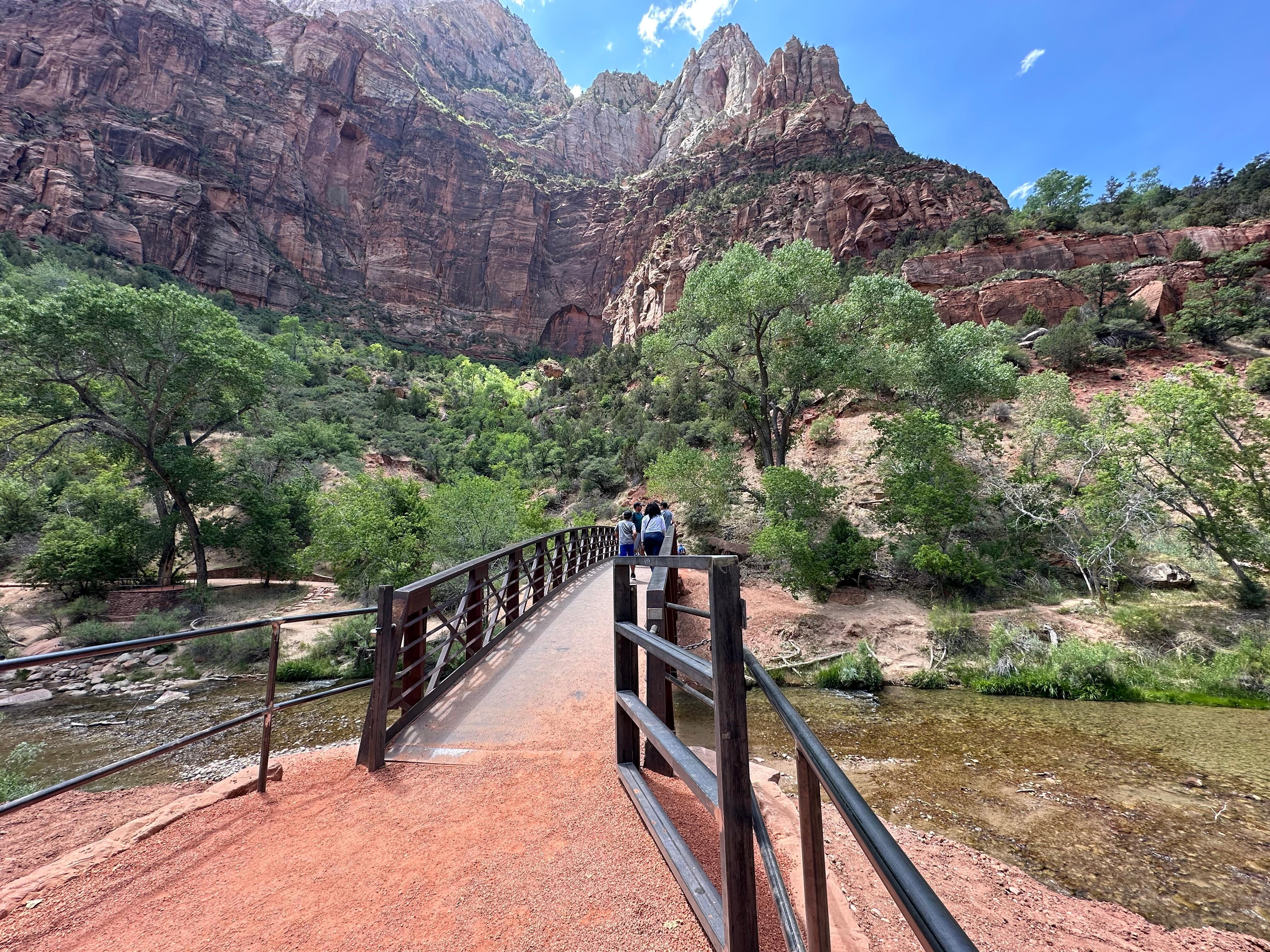 to Emerald pool