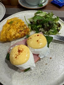 Eggs Benedict (Free)