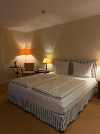 泊まった部屋のシックな内装