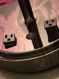 Loose plugs on the lamps