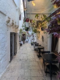 Cisternino medieval streets