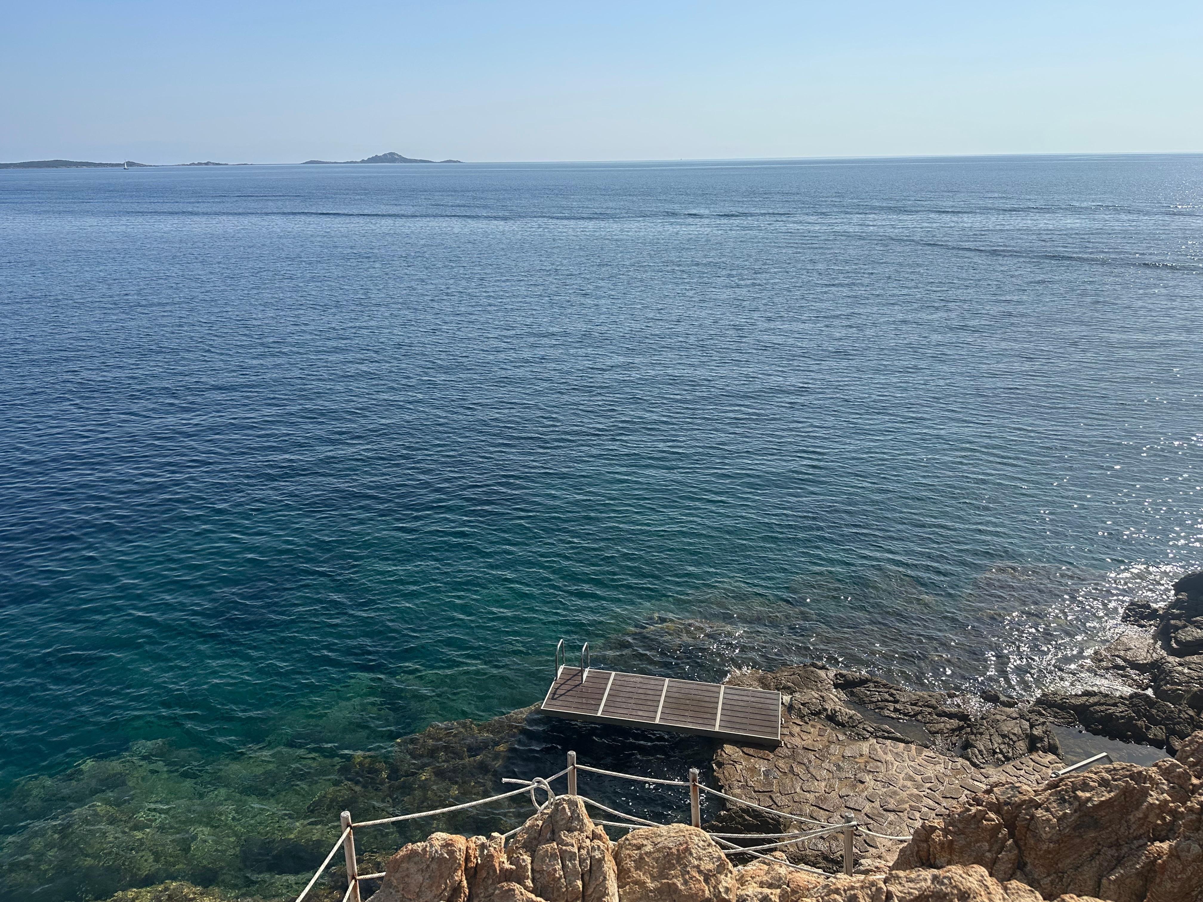 Swimming platform below 