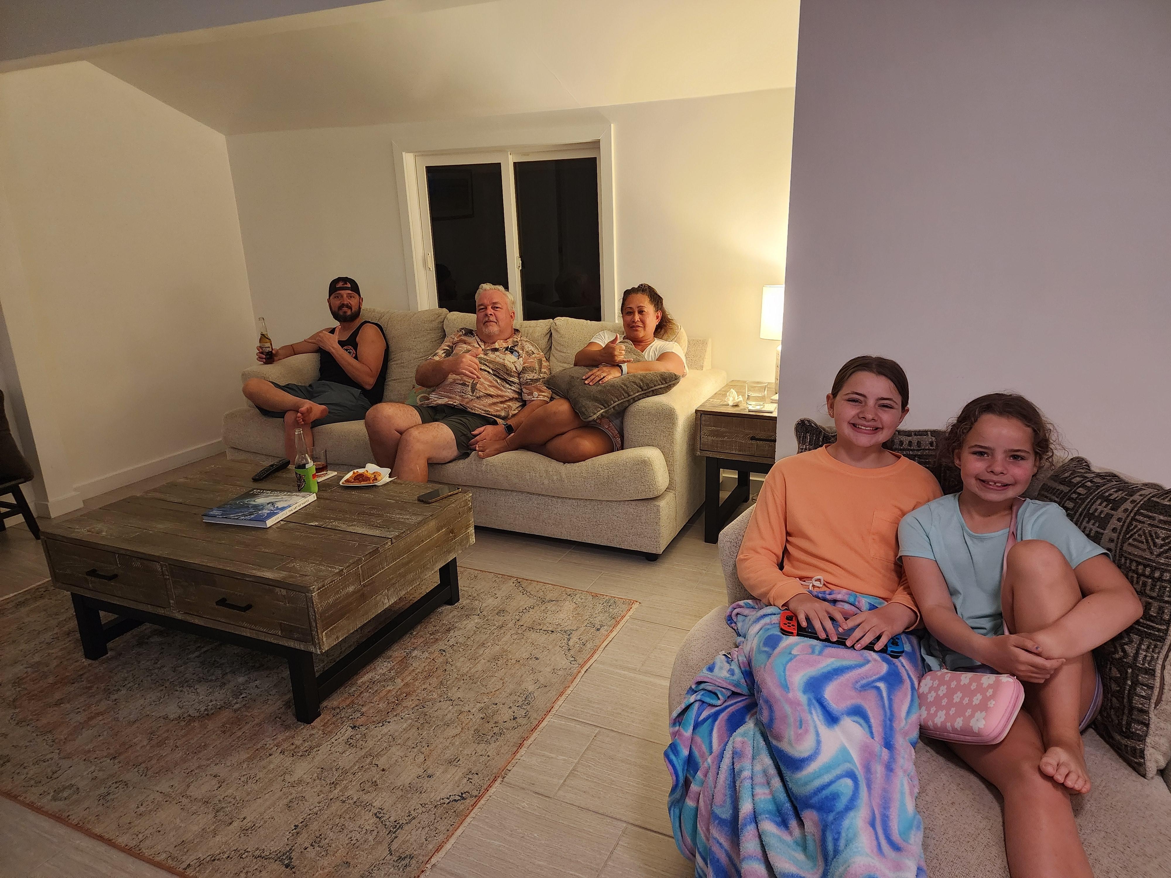 Family time with our local Ohana enjoying the property while we visit. 