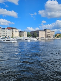 View from the front on the hotel.