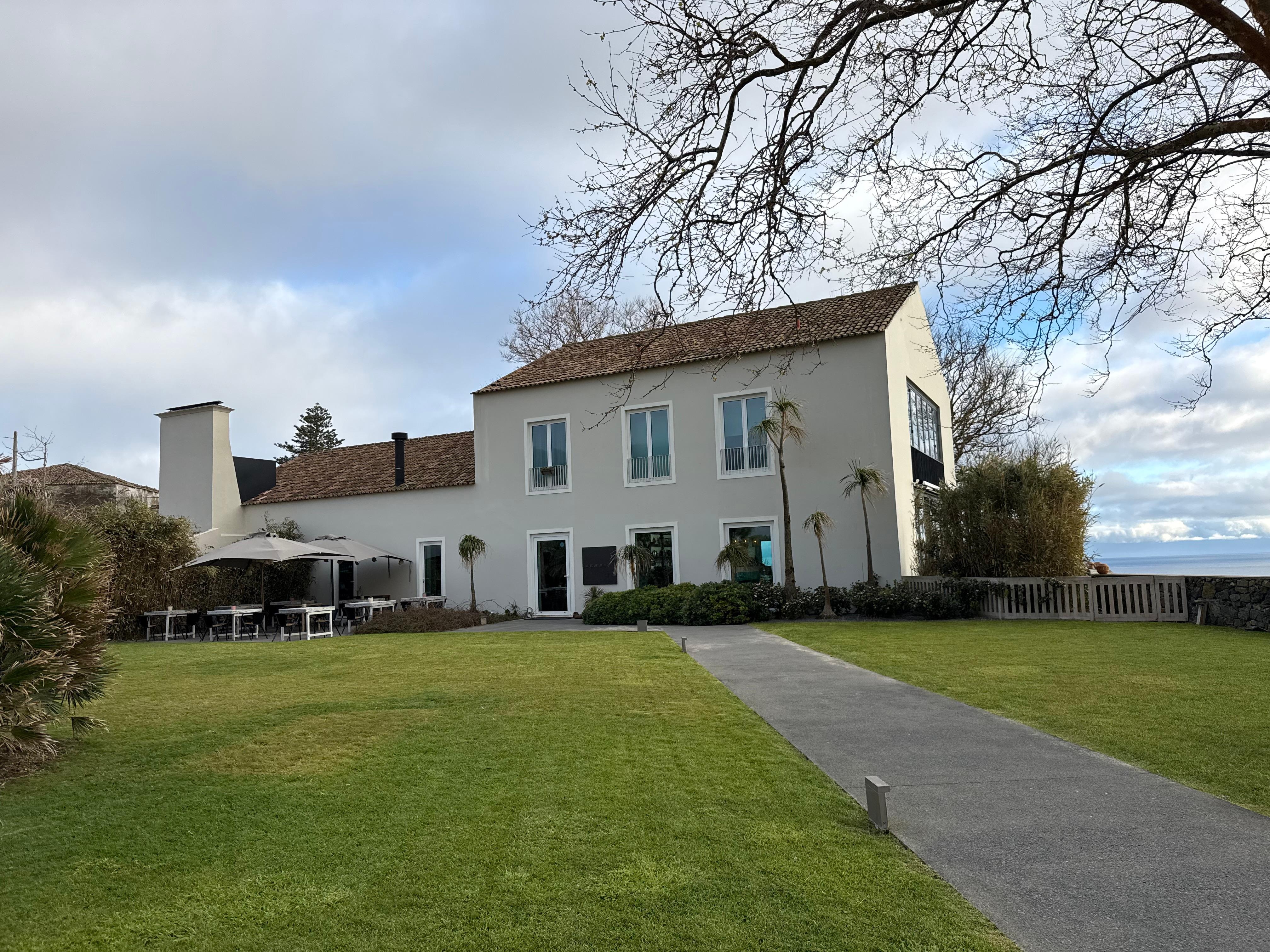 Main building and entrance of hotel 