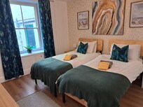 Twin bed room, with bathroom