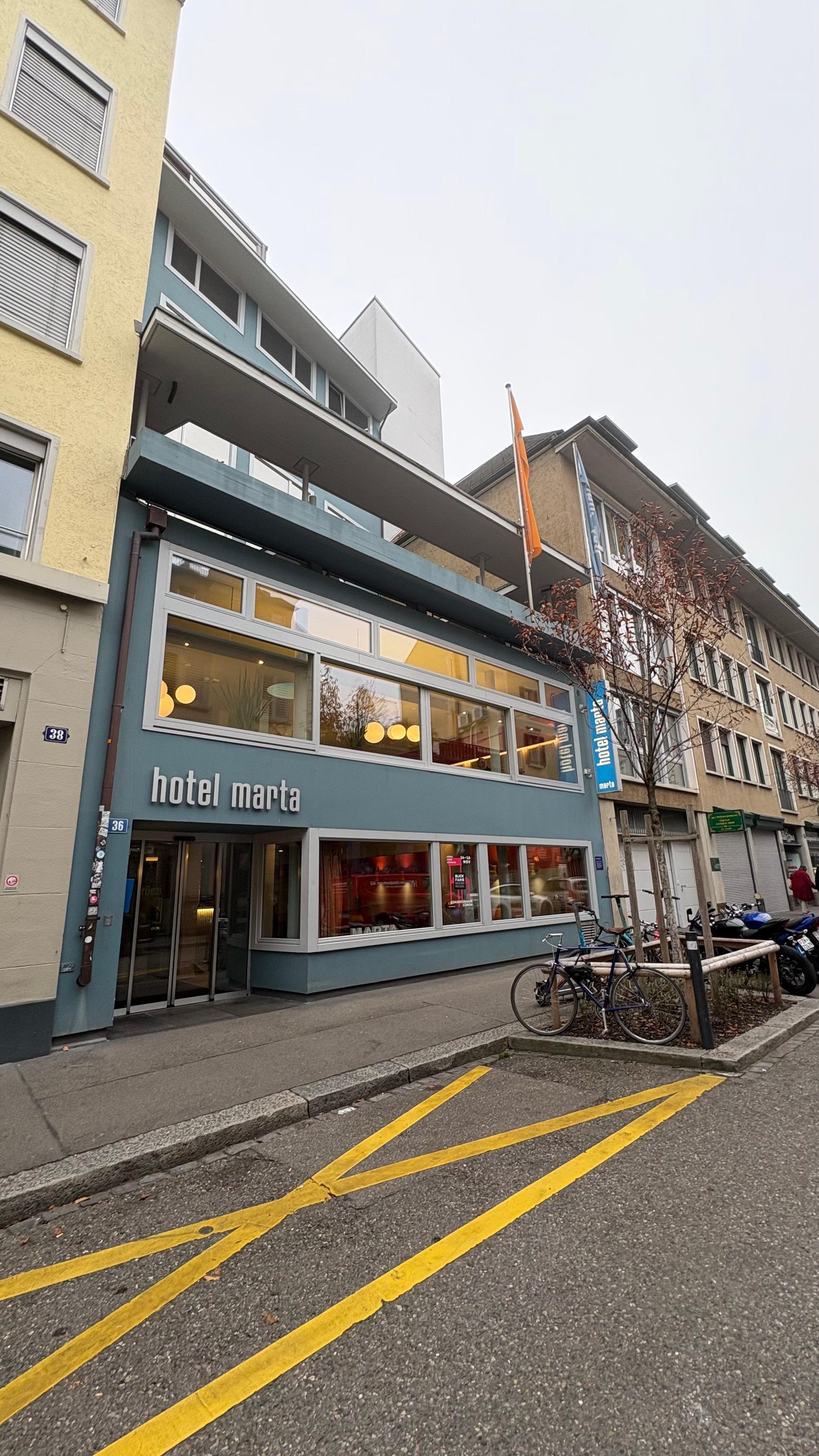 Vista da frente da rua 