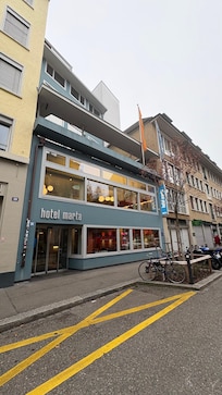 Vista da frente da rua