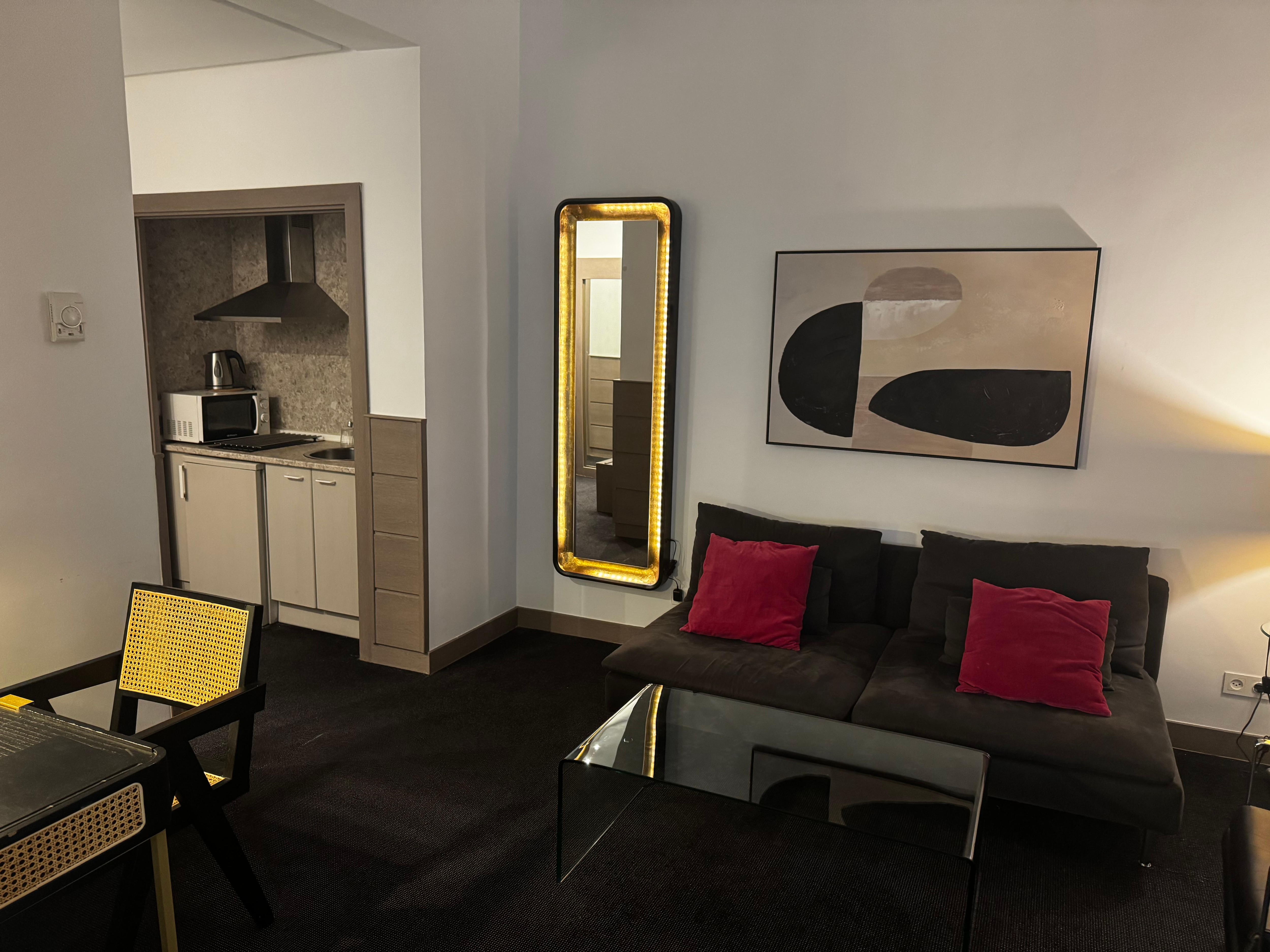 Living room/kitchen/common space