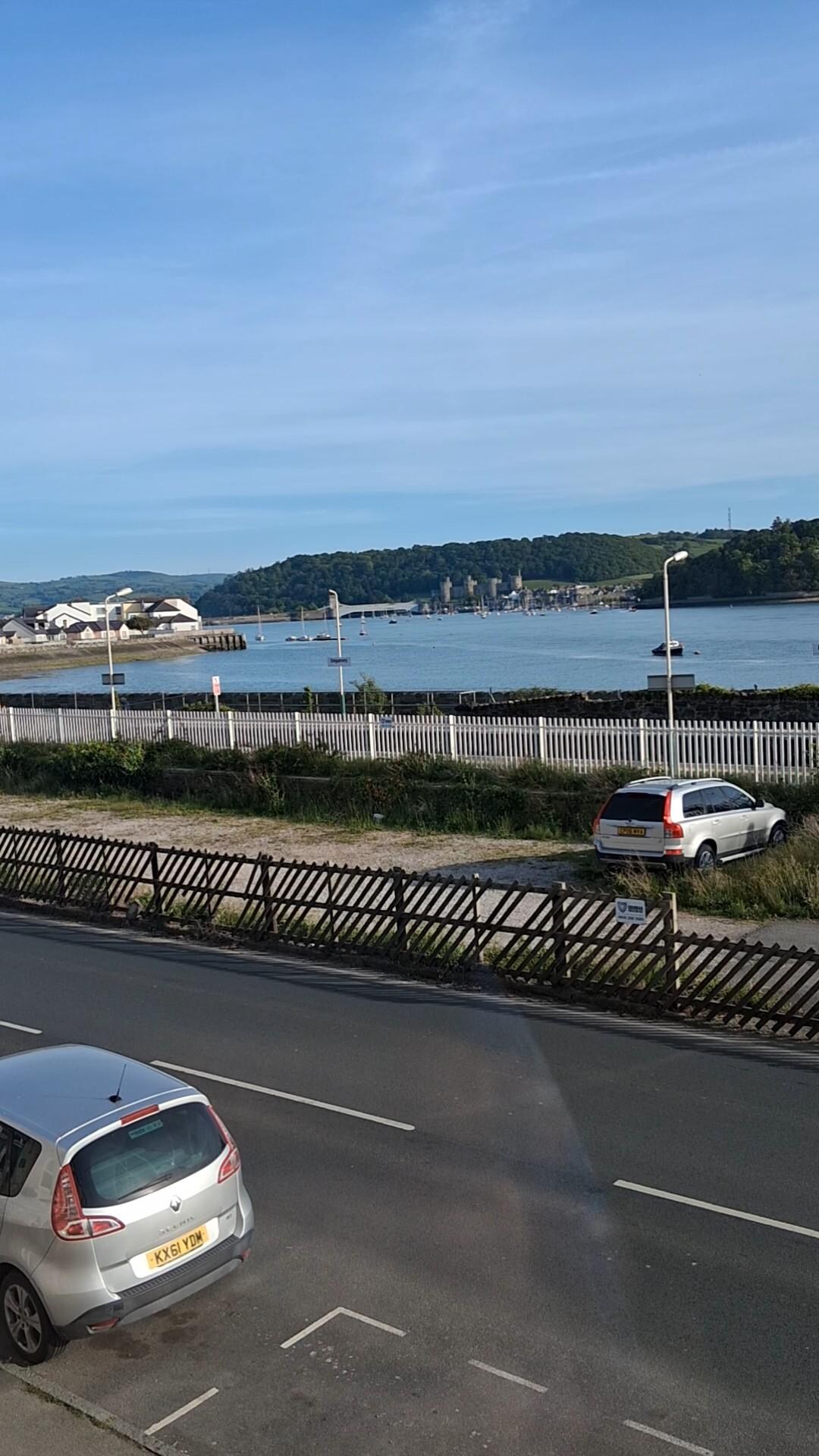 Train stop in Deganwy