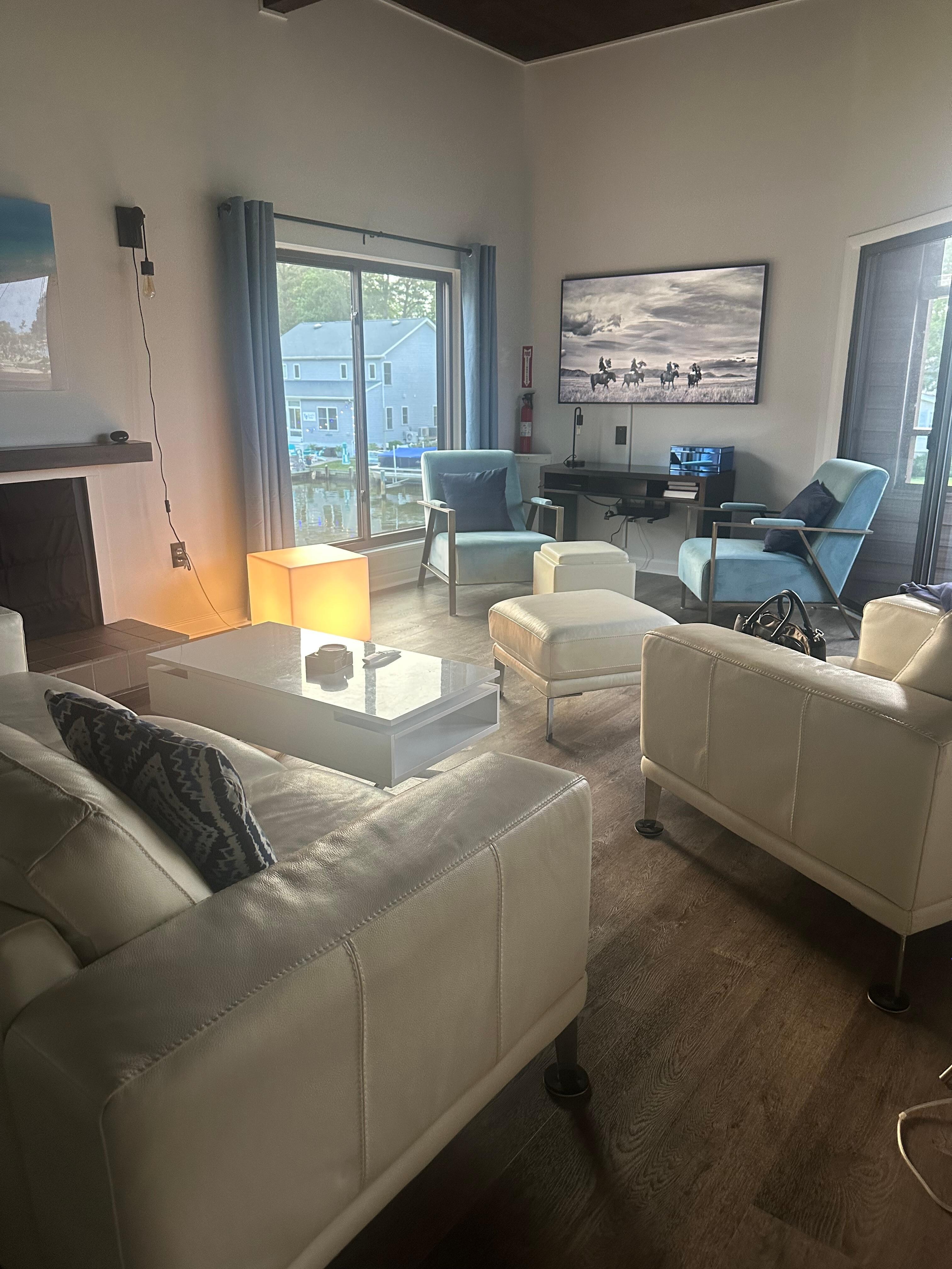 Fun, modern and comfortable furniture 