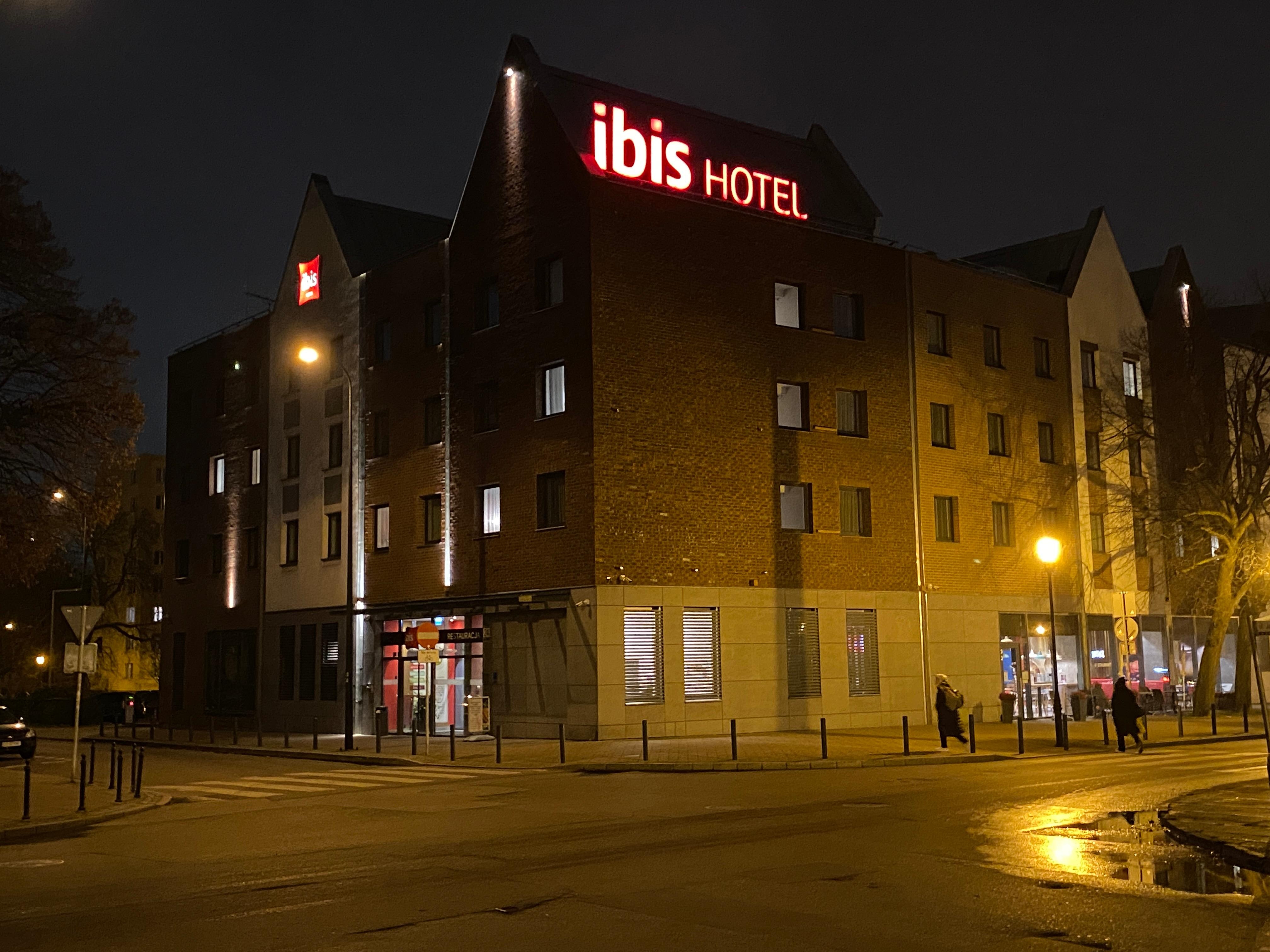 ibis Hotell by Night