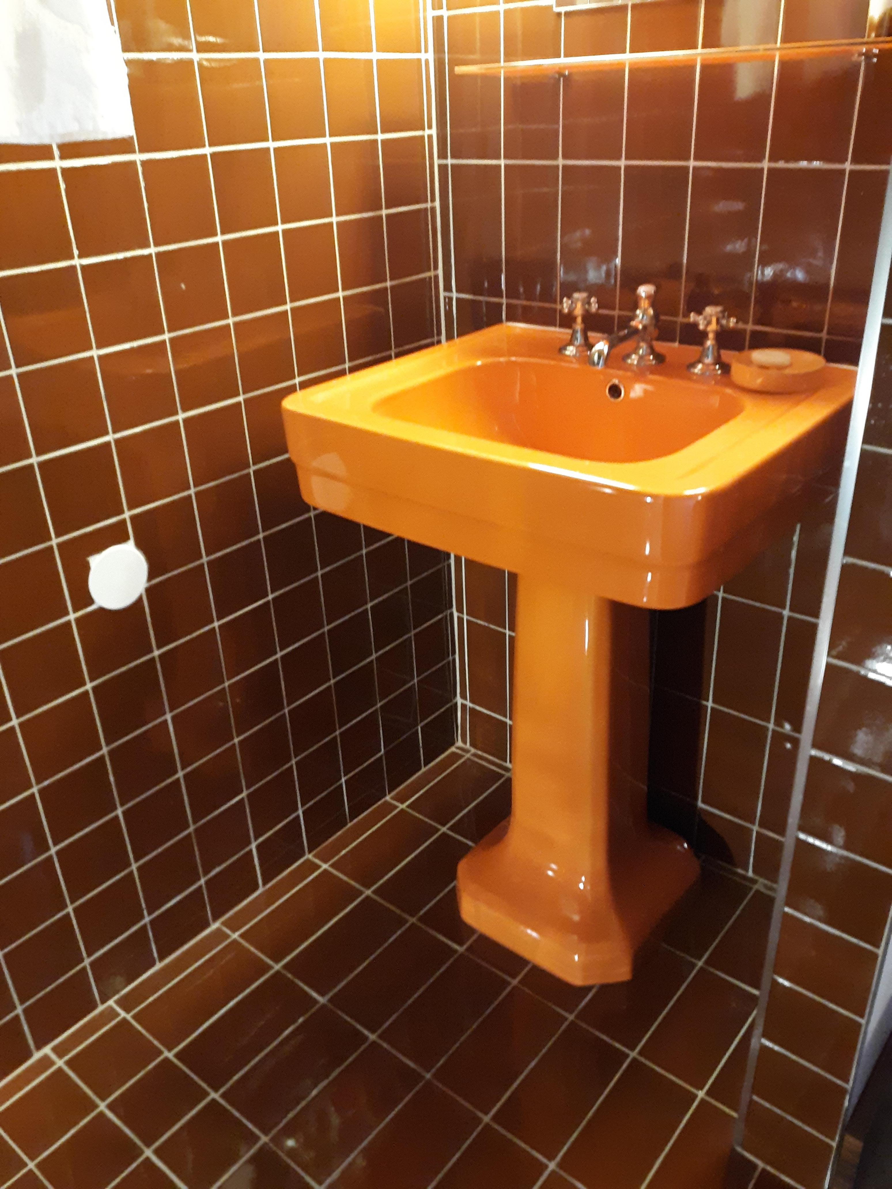 Happy orange sink