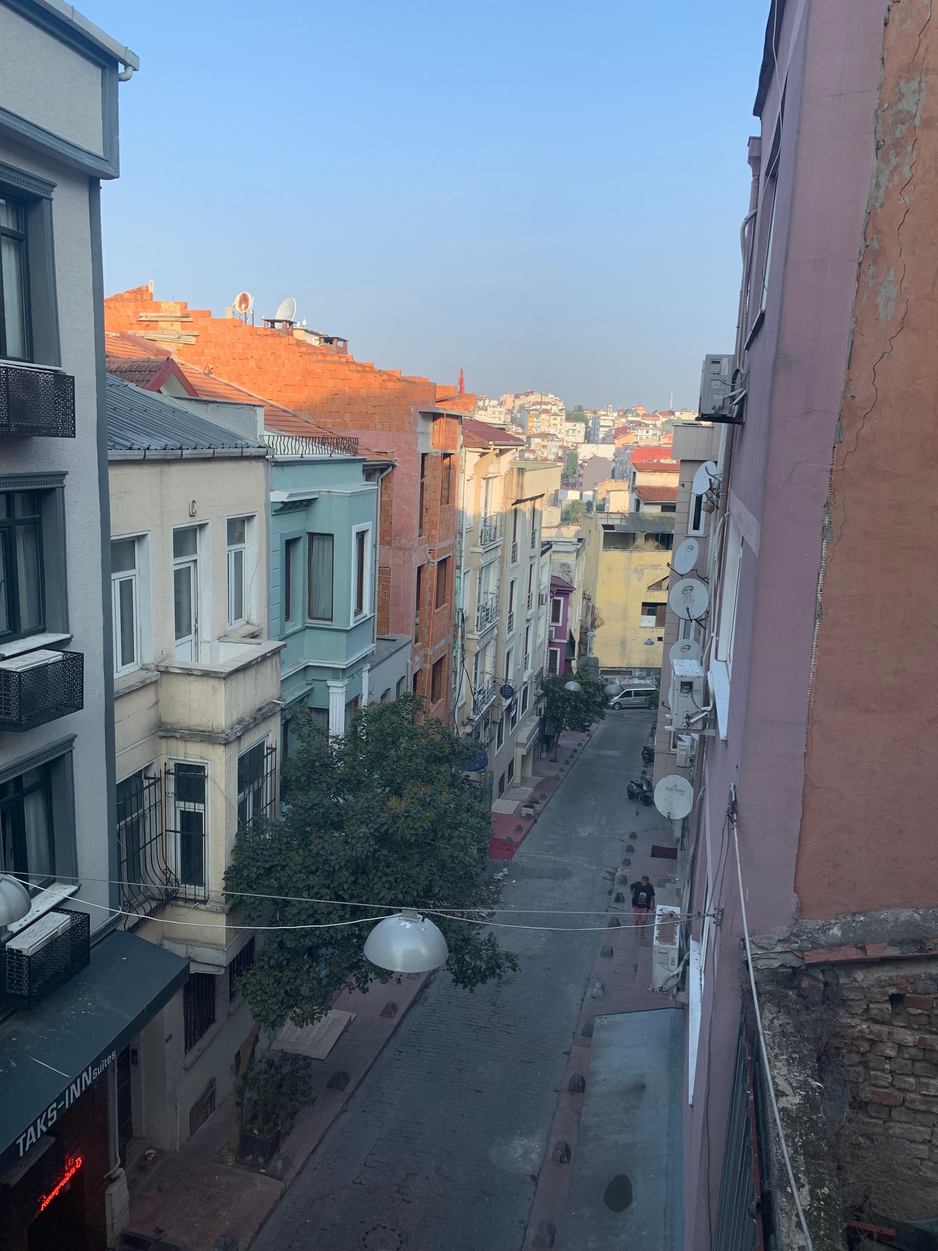 창문에서 본 거리뷰