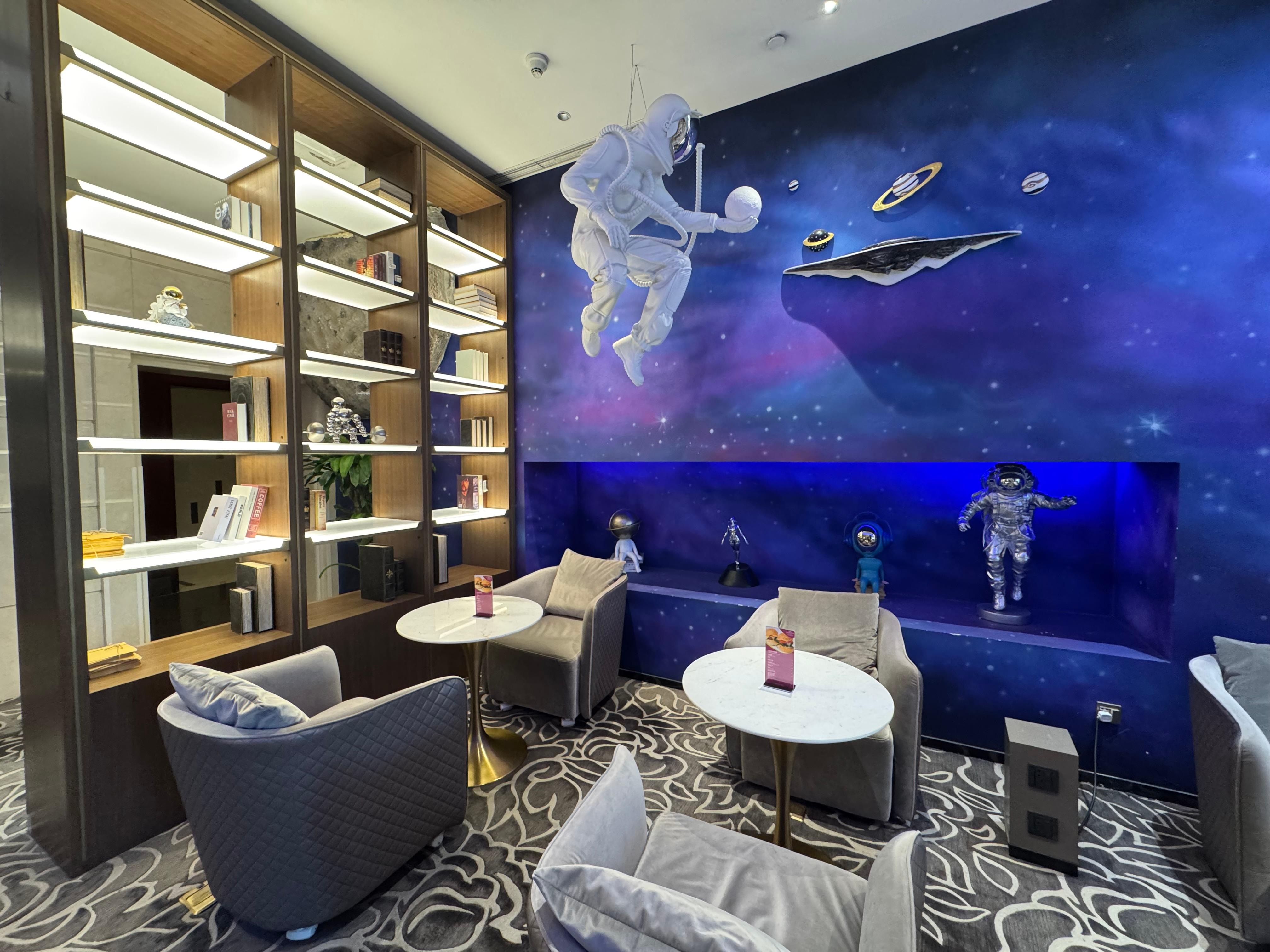 Funky coffee and ice cream lounge on the first floor