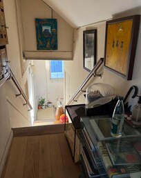 Steps right up to front door of apartment