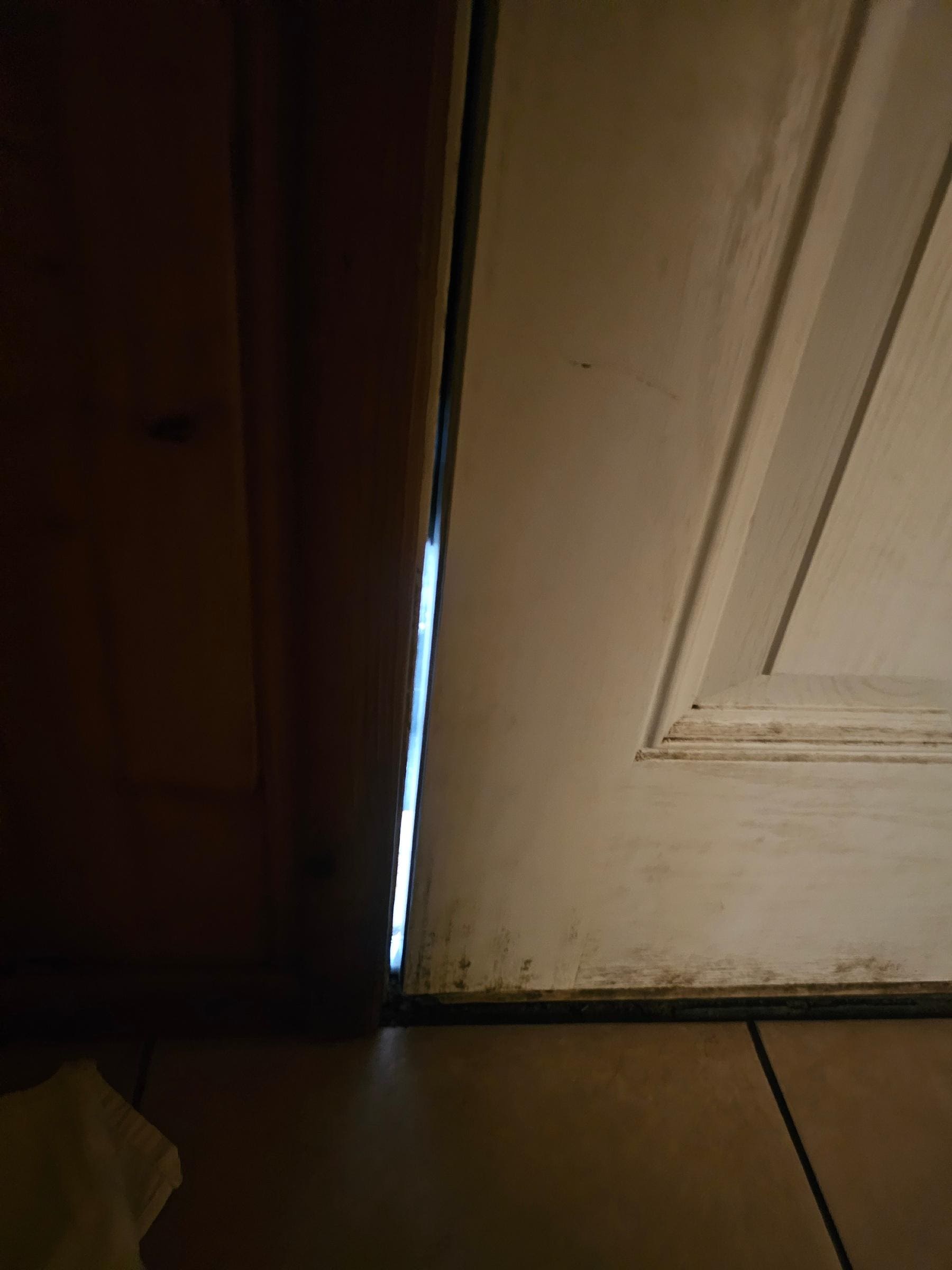 Front door does not seal