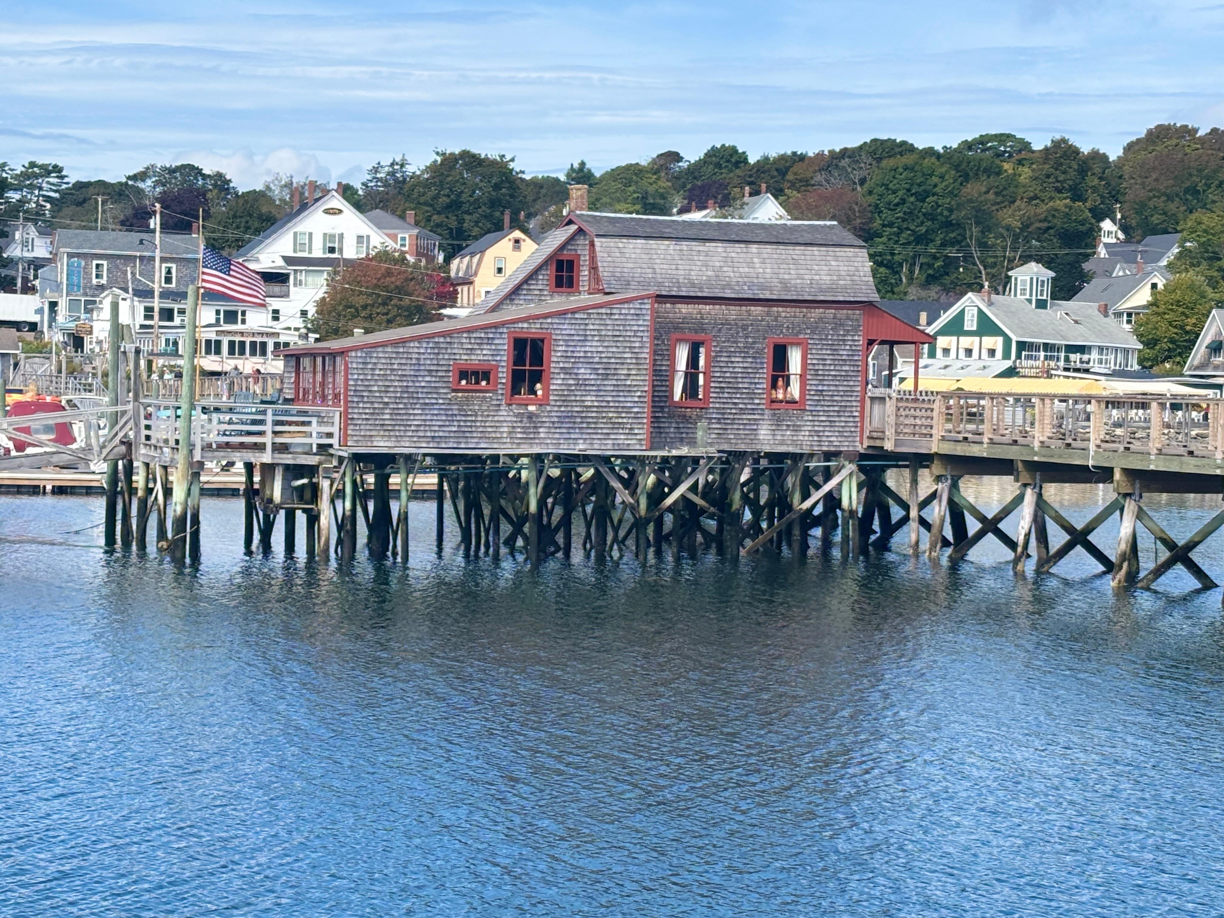 Footbridge Boothbay (4 minute walk from apartment)  