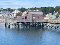 Footbridge Boothbay (4 minute walk from apartment)