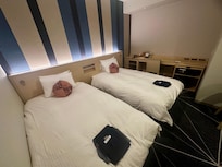 房間比較細少,若入住一天是可以,若多過一天,並不建議選擇這酒店。