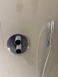 cold water - we have videos of leaving the water on for more than 30 minutes with no steam marks or any heat from the shower head as well