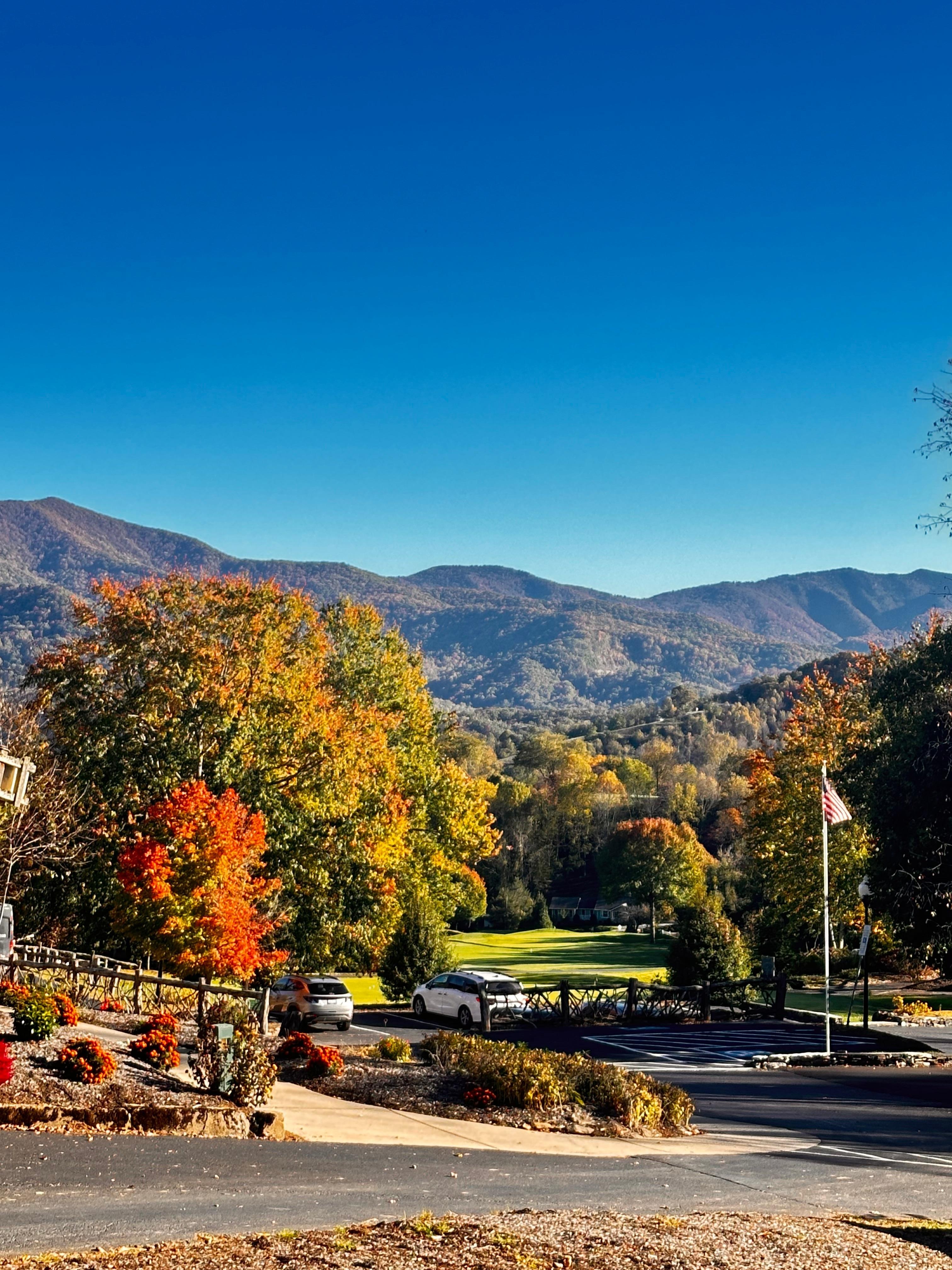 Parking lot towards the lodge! 