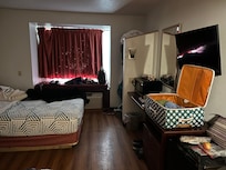 Good spaces for luggage & hanging clothes