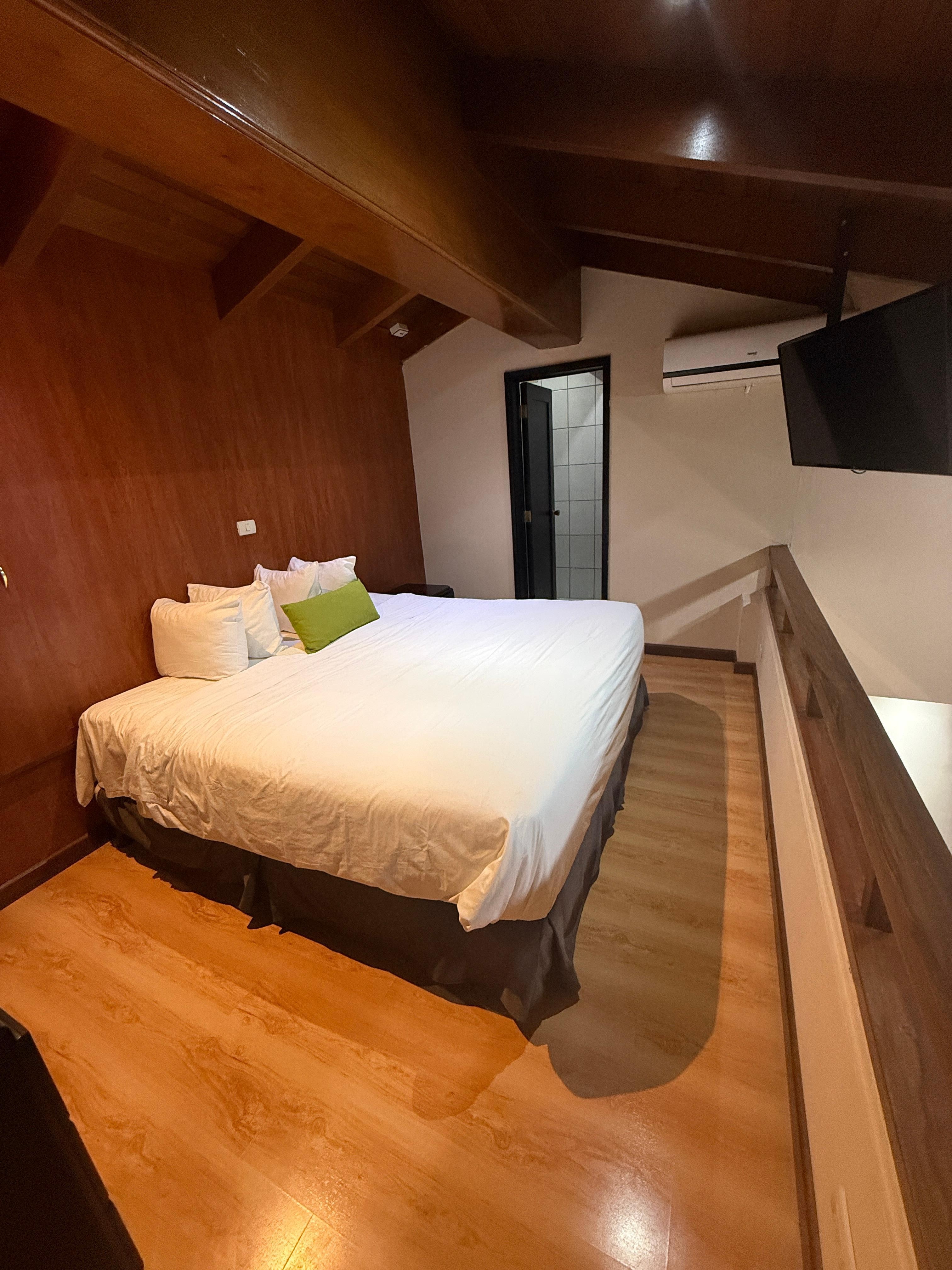 I believe this was a queen or kings size bed, with acá and a big screen tv.