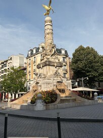 Erlon fountain nearby