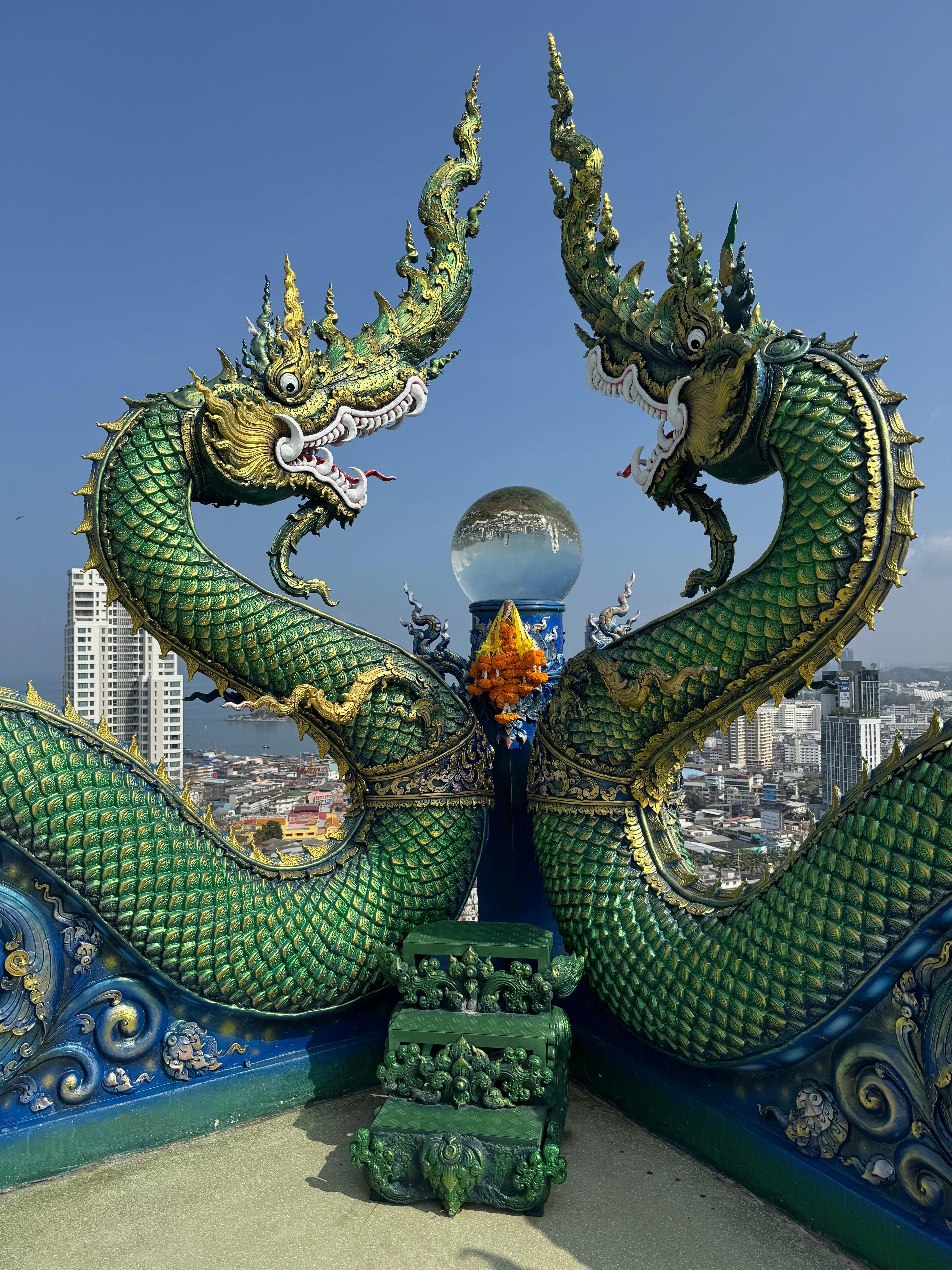 近くカオプラクルー修道院　