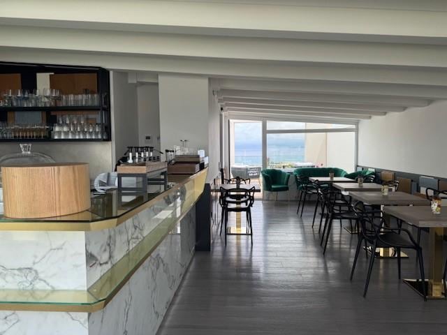 5th floor breakfast/drink area
