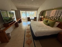 King size bed with spacious room