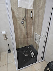 Shower with rust