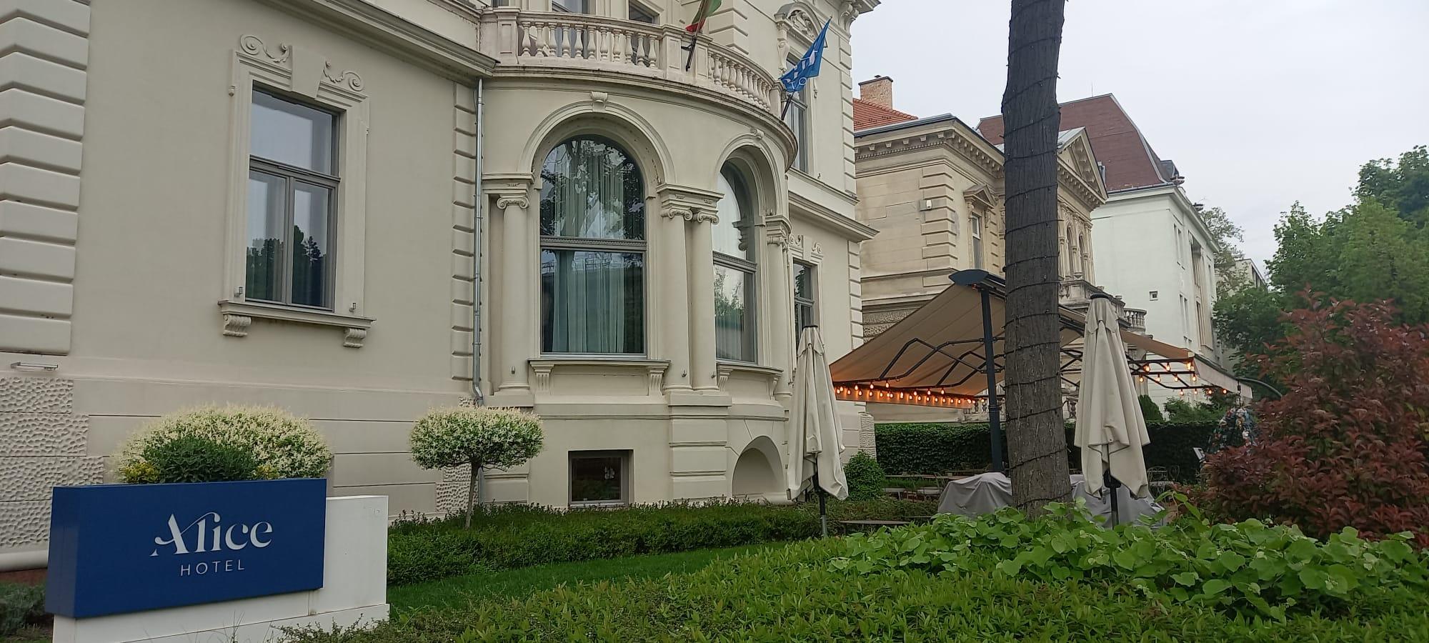 Hotel Alice
