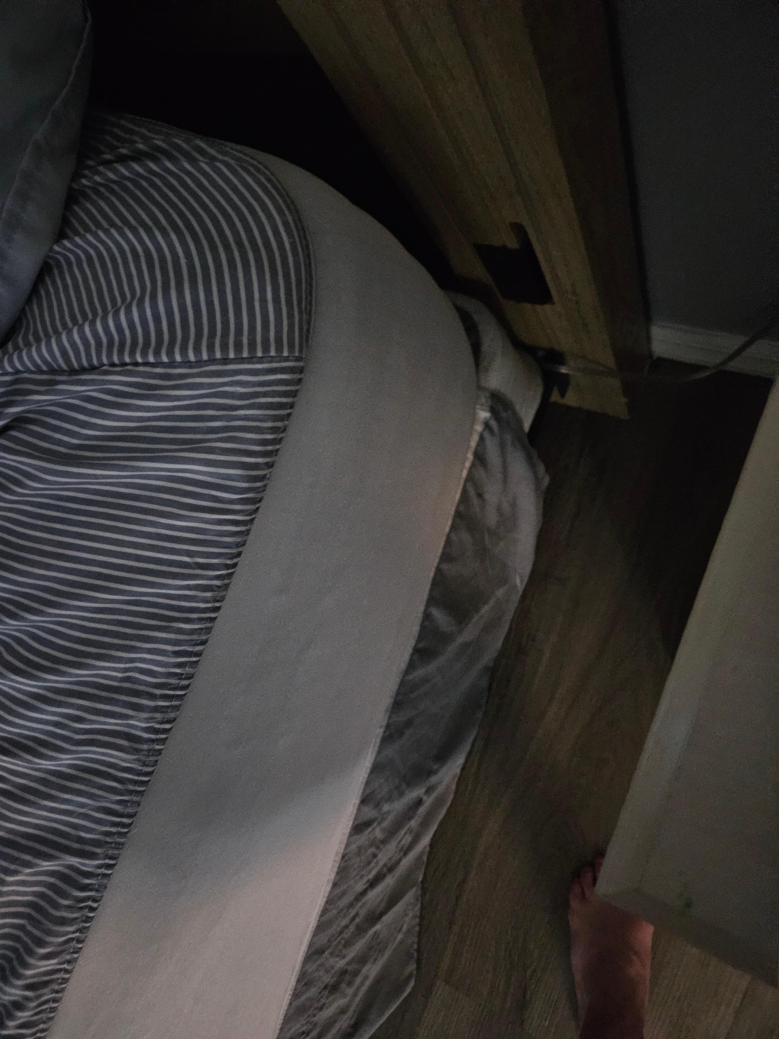 I'll fitting sheets.