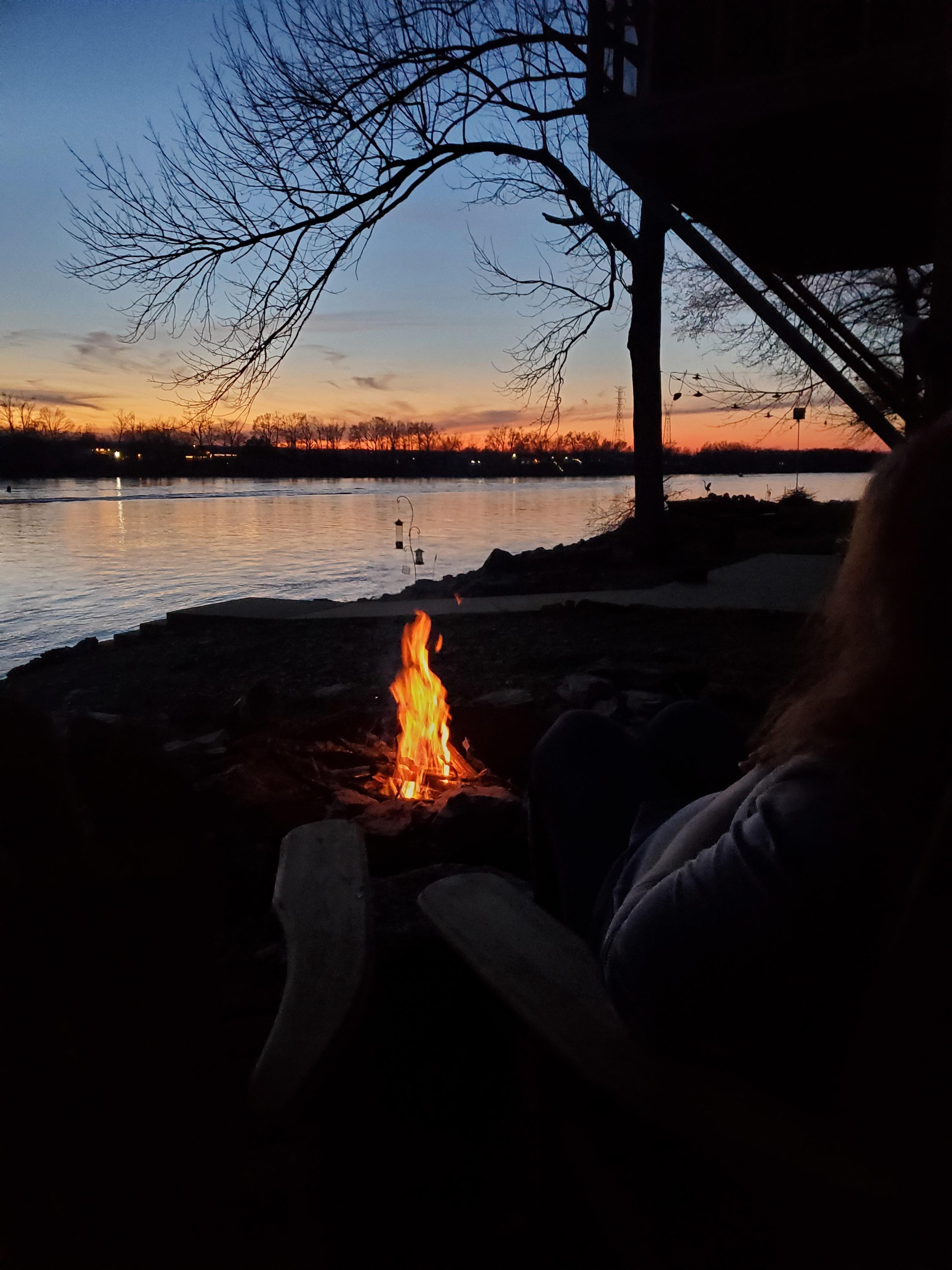 Bond Fire in the fire pit on the TN River. Beautiful!