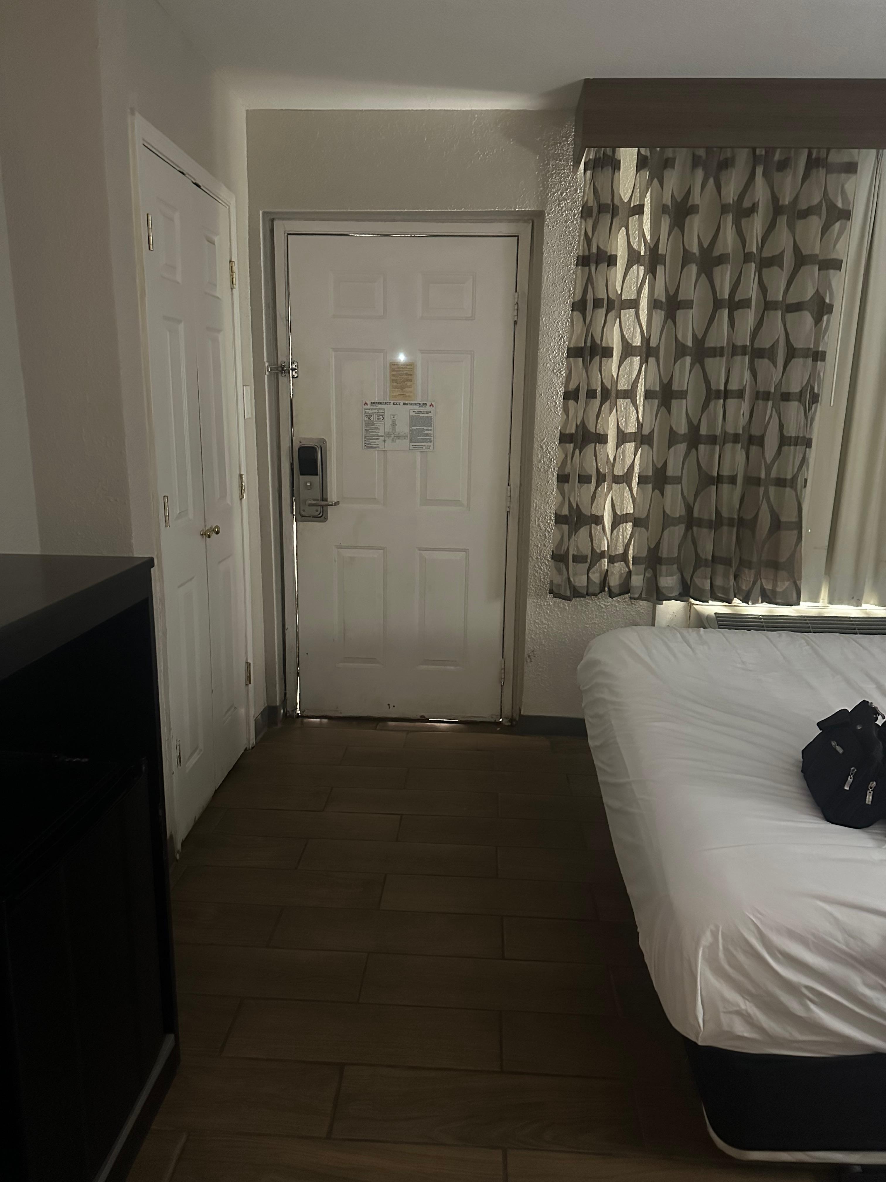 Door won’t close see the outside 