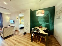 大きなテーブルで勉強したりご飯食べたり計画を練ったり