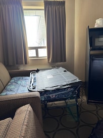 No room to use the pull out bed.