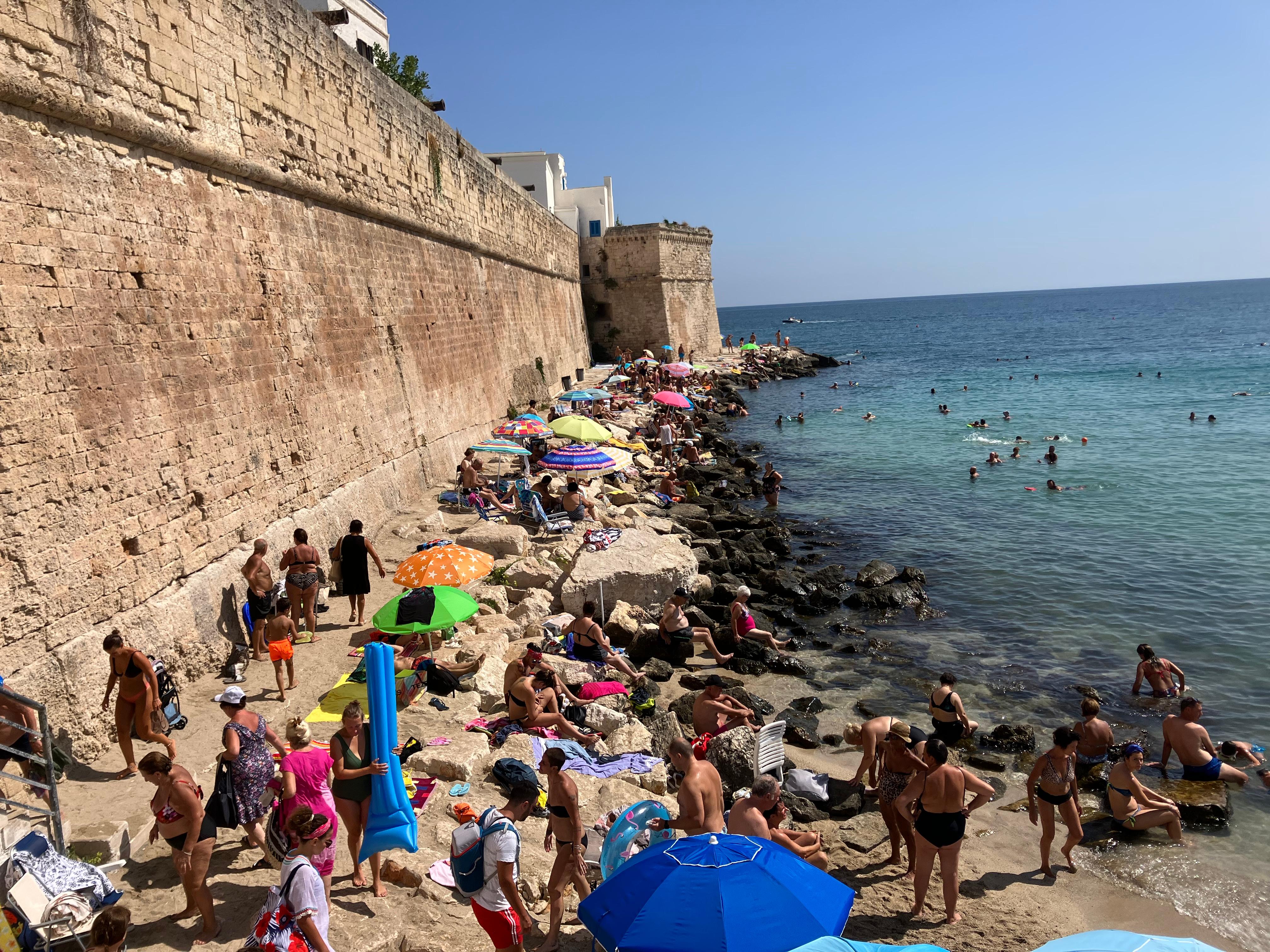 Monopoli public beach