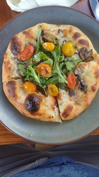 TARTUFFO E FUNGHI
Salsa de queso, queso parmesano, champiñones y setas a la mantequilla con aceite de trufa Cheese sauce, parmesan cheese, mushrooms sautéed in butter with truffle oil