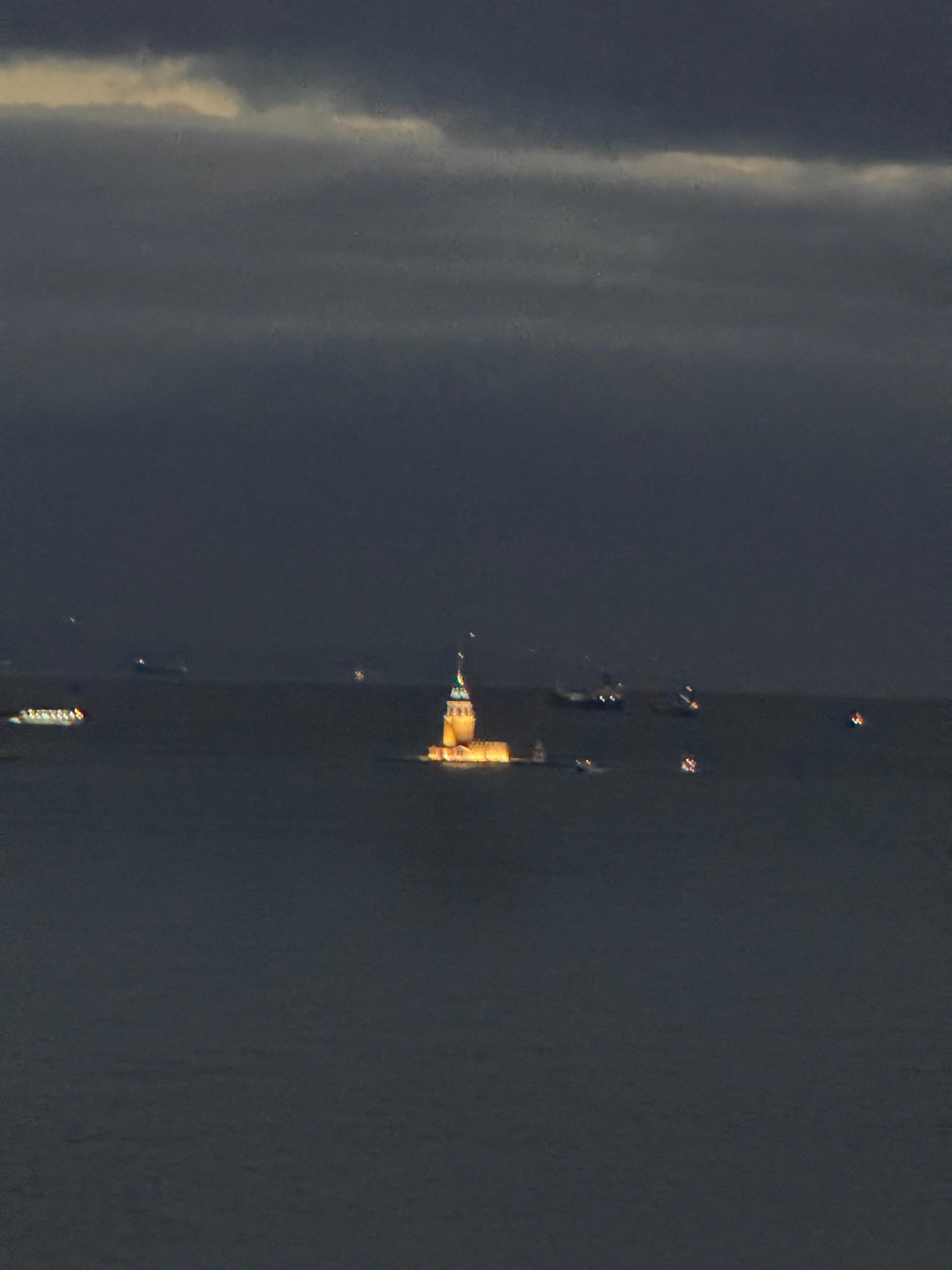 Kız kulesi balkondan seyir 