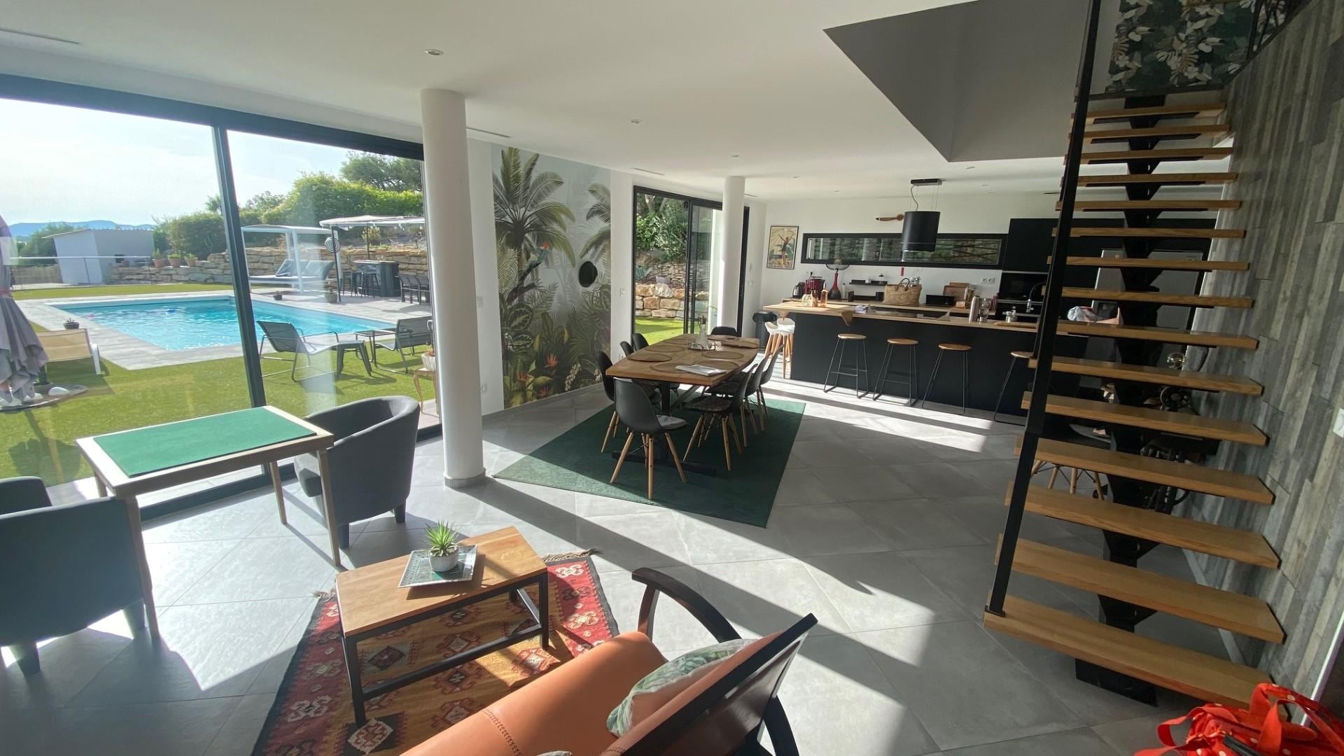 Großzügige Gemeinschaftsfläche im EG 