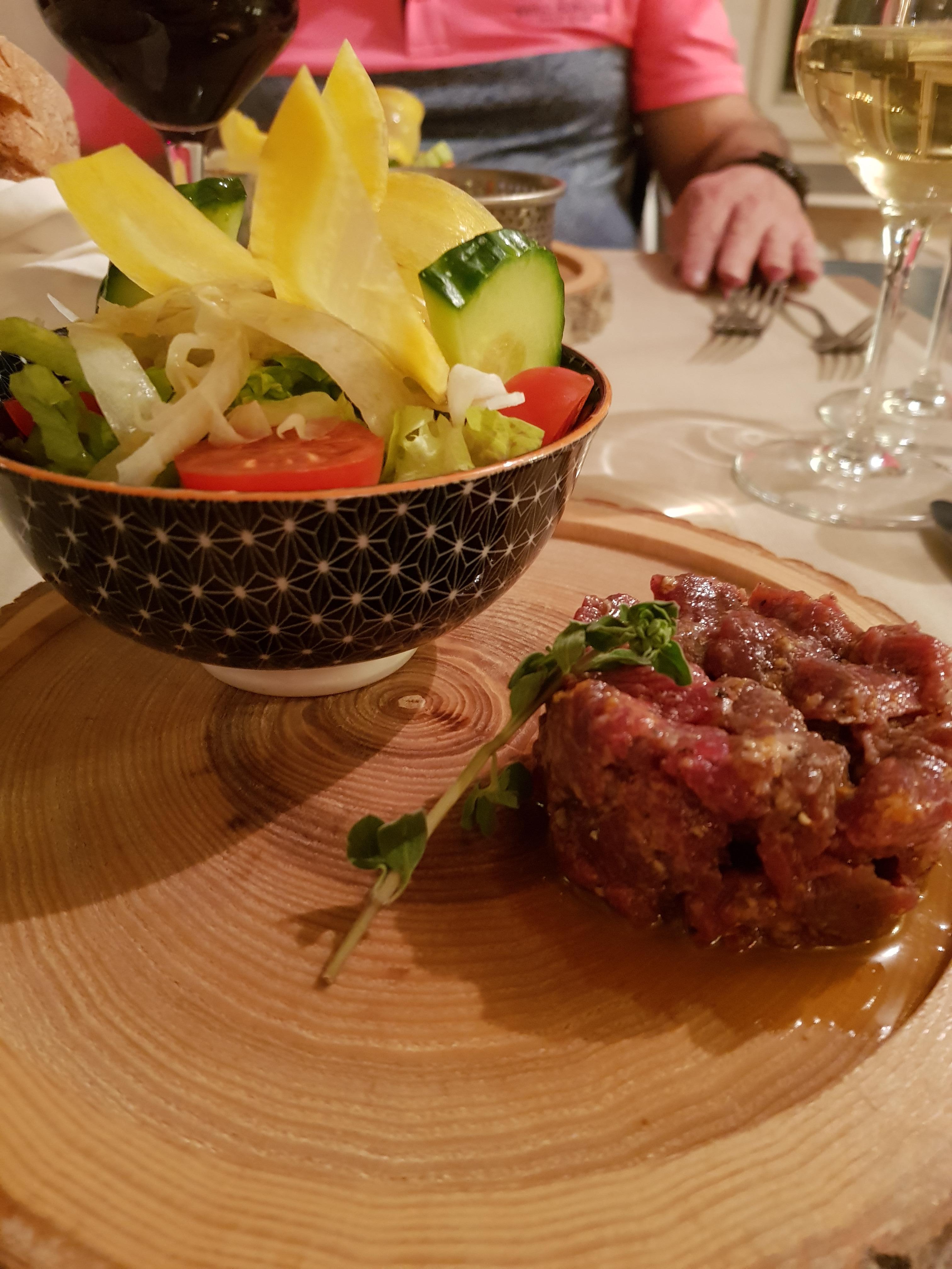 Tartare de boeuf fondant et bien assaisonné 