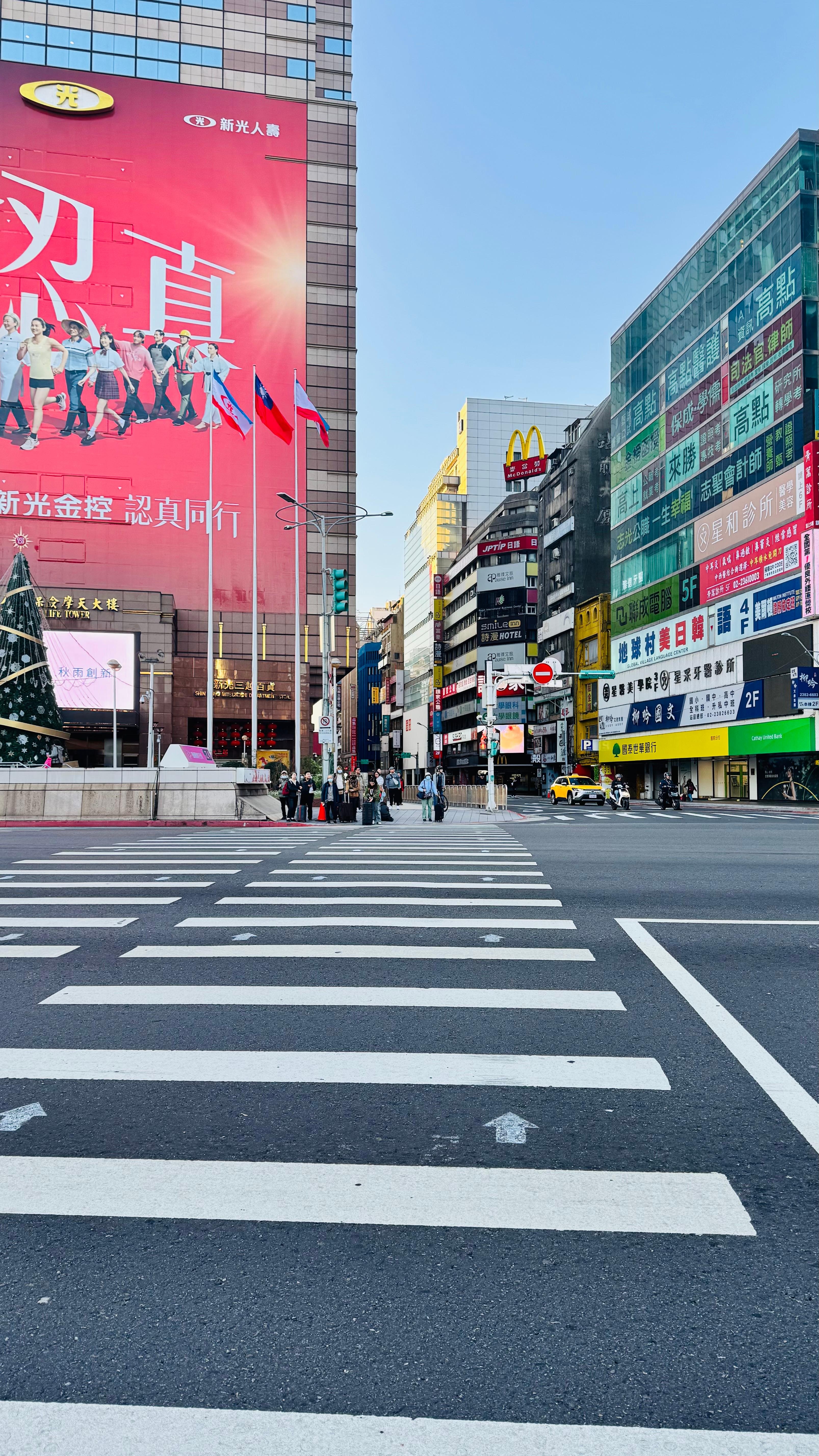 マクドナルドマークのあるビルの10.11階