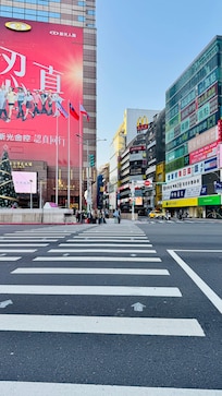 マクドナルドマークのあるビルの10.11階