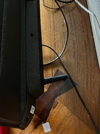 Confirmation of poor cleanliness in the room: dust on the table and dust throughout the room