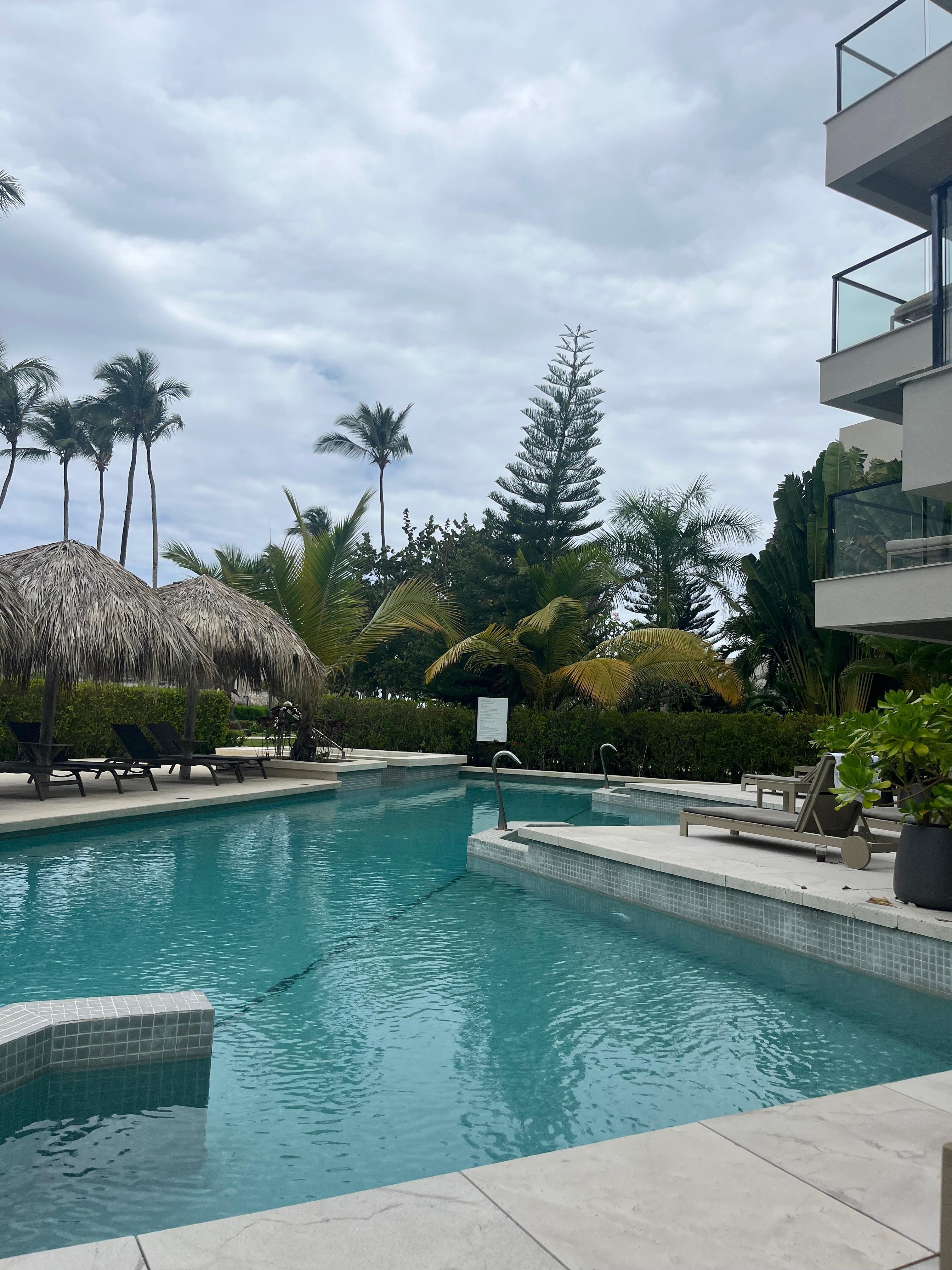 Swim up pool was amazing 